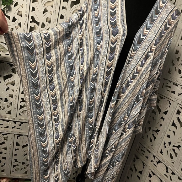 WISHLIST APPAREL SWEET TONES BLUE & TAN DESIGN ANGEL WING WRAP SHAWL KIMONO - Picture 5 of 8